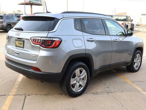 Used 2022 Jeep Compass Latitude w/ Sun and Sound Group image 5