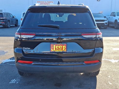 Certified 2025 Jeep Grand Cherokee Altitude image 5