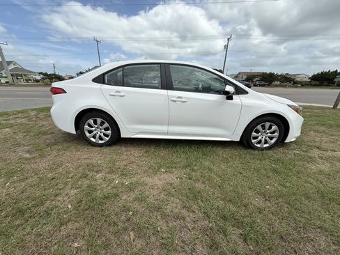 Used 2024 Toyota Corolla LE image 8