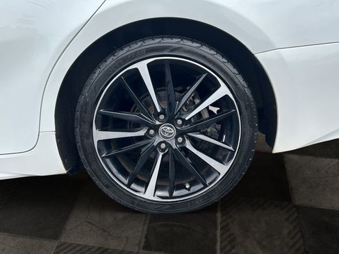 Used 2019 Toyota Camry XSE w/ Navigation Package FWD image 11