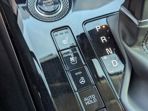 Used 2023 Kia Niro SX Touring image 17