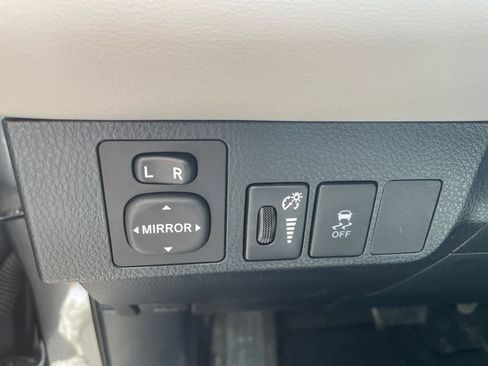 Used 2013 Toyota RAV4 XLE AWD/4WD image 13
