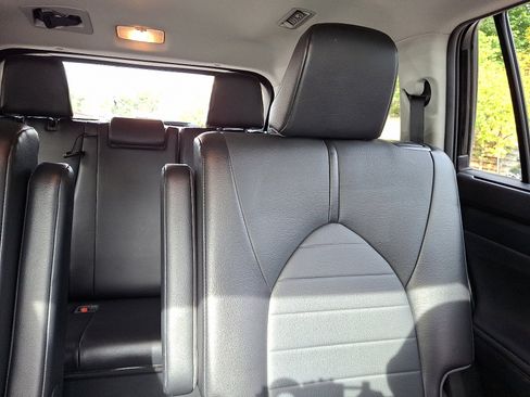 Used 2021 Toyota Highlander XLE image 20