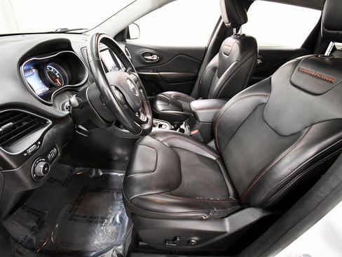 Used 2019 Jeep Cherokee Trailhawk w/ Cold Weather Group image 14