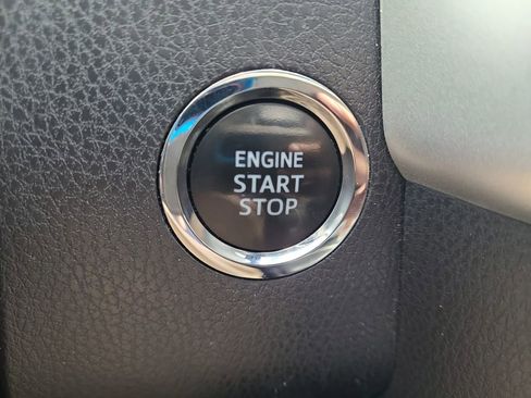 Used 2019 Toyota Highlander XLE image 27