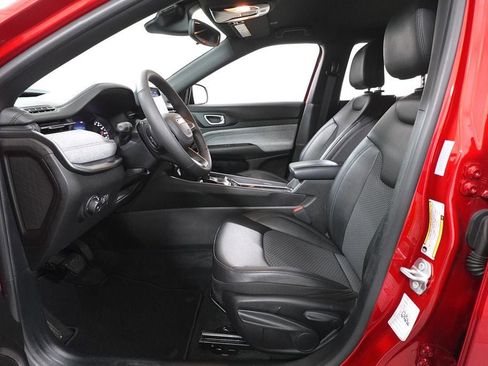 Used 2025 Jeep Compass Latitude image 20