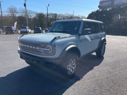 Used 2024 Ford Bronco Badlands image 3