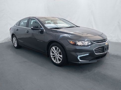 Used 2017 Chevrolet Malibu LT image 8