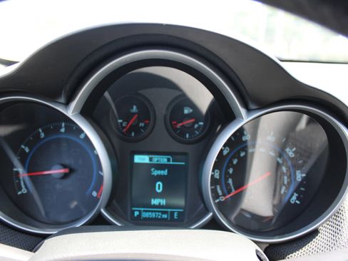 Used 2013 Chevrolet Cruze LT image 14