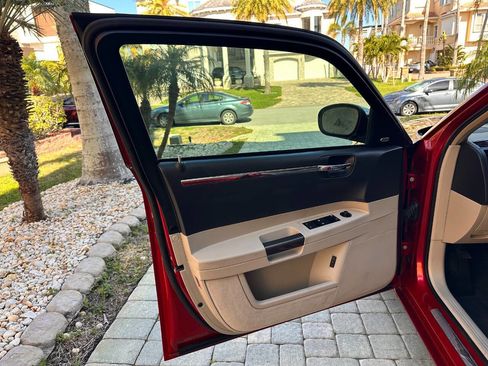 Used 2006 Chrysler 300 C RWD image 56