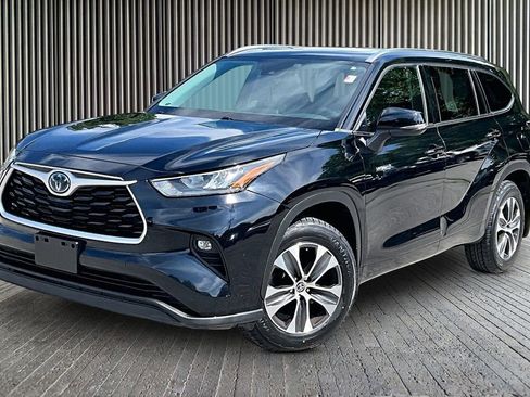 Used 2020 Toyota Highlander XLE AWD/4WD image 13