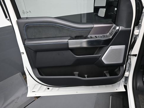 New 2026 Ford F250 Platinum w/ FX4 Off-Road Package image 13