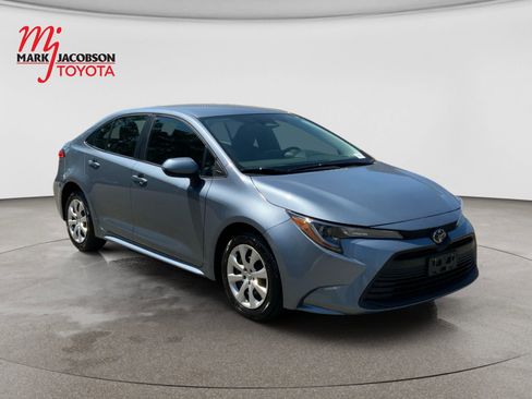 Used 2024 Toyota Corolla LE FWD image 3