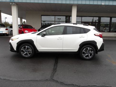 Used 2024 Subaru Crosstrek 2.0i Premium w/ Crosstrek Mirror Package AWD/4WD image 2