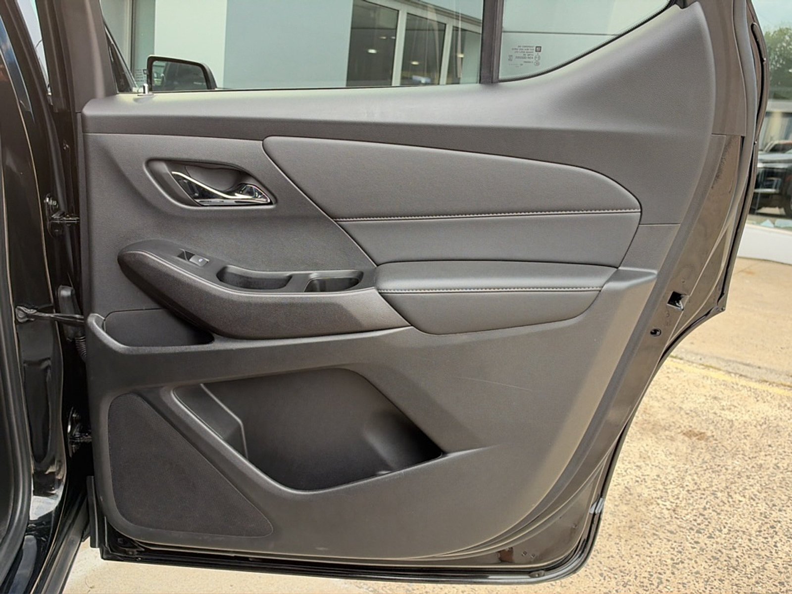 Used 2023 Chevrolet Traverse LT FWD image 25