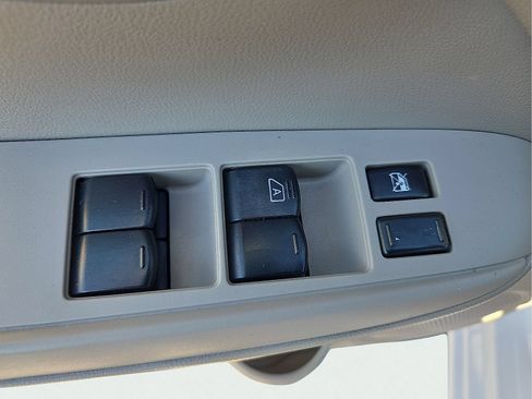 Used 2014 Nissan Versa FWD image 15