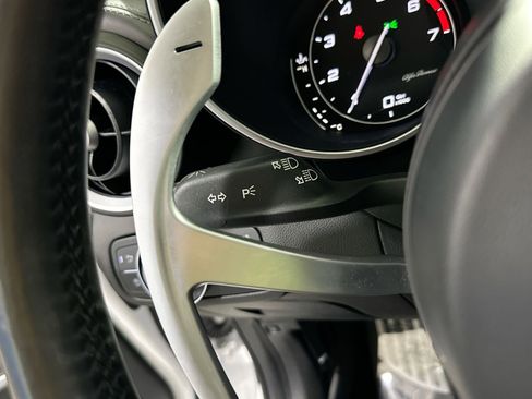 Used 2022 Alfa Romeo Giulia Veloce image 31