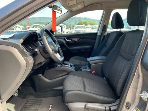 Used 2018 Nissan Rogue S image 9