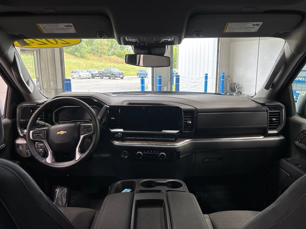 Used 2024 Chevrolet Silverado 1500 LT AWD/4WD image 11