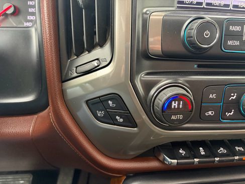 Used 2015 Chevrolet Silverado 2500 High Country image 32