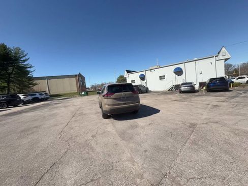 Used 2025 Nissan Rogue SV image 16