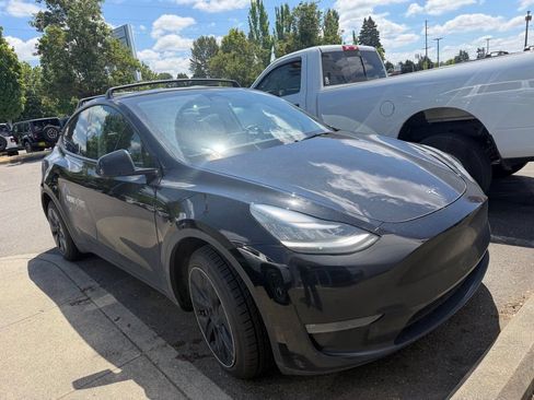 Used 2021 Tesla Model Y Long Range AWD/4WD image 3