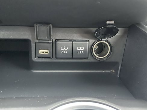 Used 2021 Toyota Highlander XLE image 41