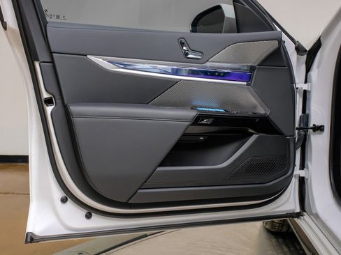 Used 2024 BMW 740i w/ Premium Package 2 image 52