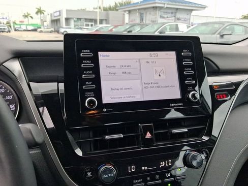 Used 2022 Toyota Camry SE FWD image 19