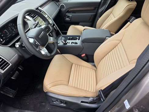 Used 2026 Land Rover Discovery Dynamic SE AWD/4WD image 10