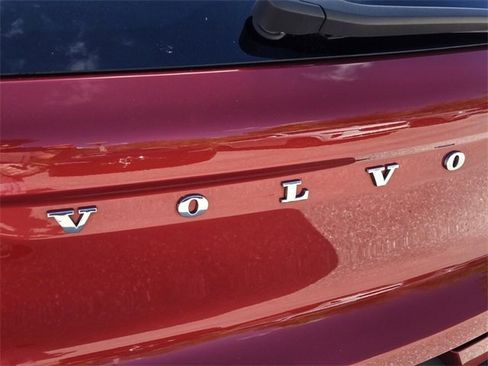 Certified 2023 Volvo XC40 B5 Plus w/ Protection Package Premier image 15