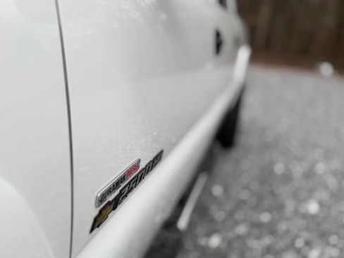 Used 2005 Chevrolet Silverado 2500 LT w/ Heavy-Duty Power Package image 12