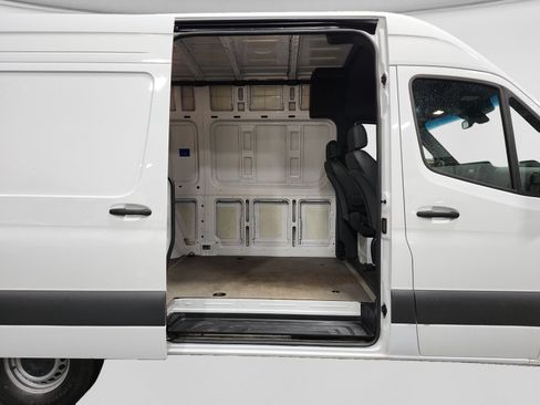 Used 2025 Mercedes-Benz Sprinter 2500 image 14