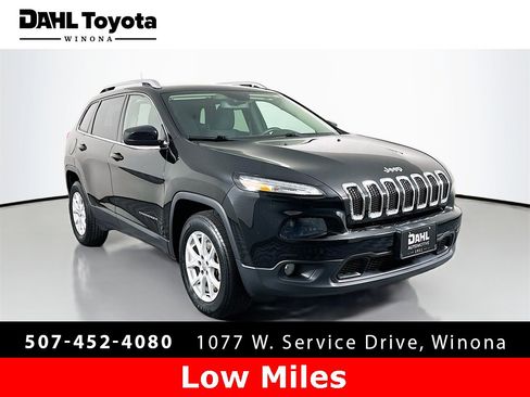 Used 2017 Jeep Cherokee Latitude w/ Cold Weather Group image 1