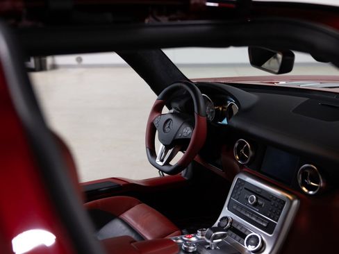 Used 2012 Mercedes-Benz SLS AMG Coupe image 31