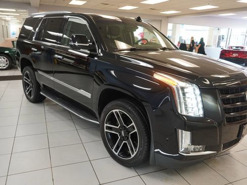 Used 2019 Cadillac Escalade Luxury AWD/4WD image 24