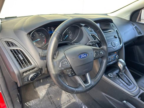 Used 2016 Ford Focus SE w/ Equipment Group 201A FWD image 12