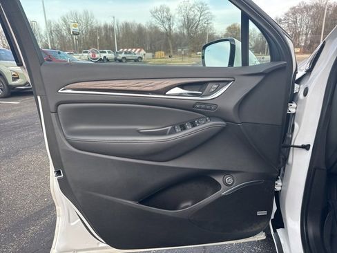 Used 2023 Buick Enclave Avenir image 9