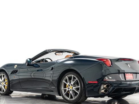 Used 2010 Ferrari California RWD image 32