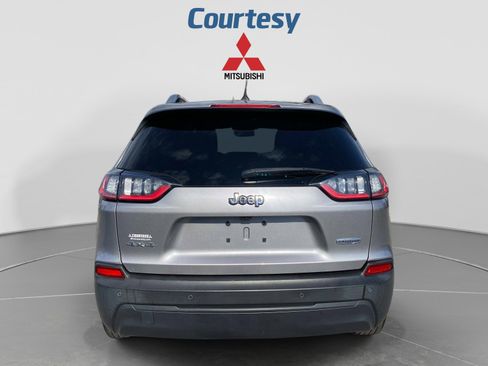 Used 2019 Jeep Cherokee Latitude Plus AWD/4WD image 4