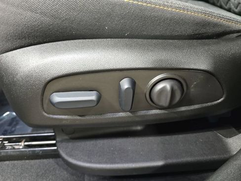 Used 2023 Chevrolet Equinox LT AWD/4WD image 32