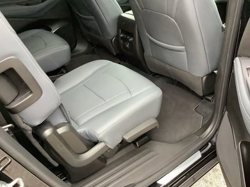 Used 2022 Buick Enclave Essence w/ Sport Touring Edition image 23