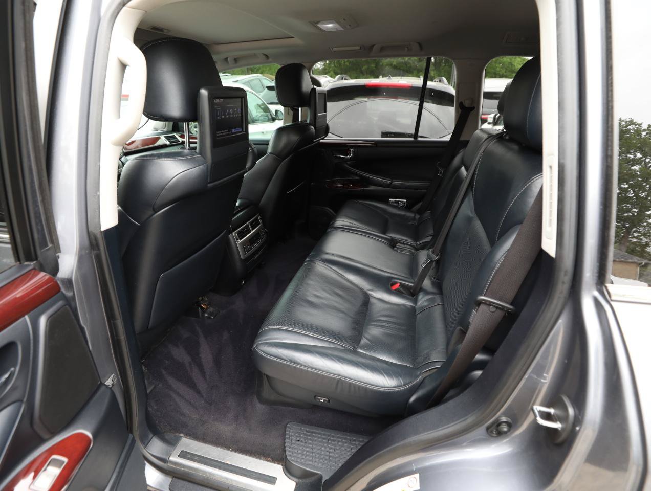 Used 2013 Lexus LX 570 4WD w/ Luxury Pkg image 14
