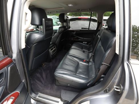 Used 2013 Lexus LX 570 4WD w/ Luxury Pkg image 14