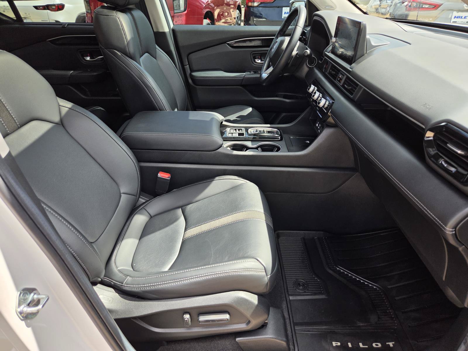 Used 2025 Honda Pilot Touring image 9