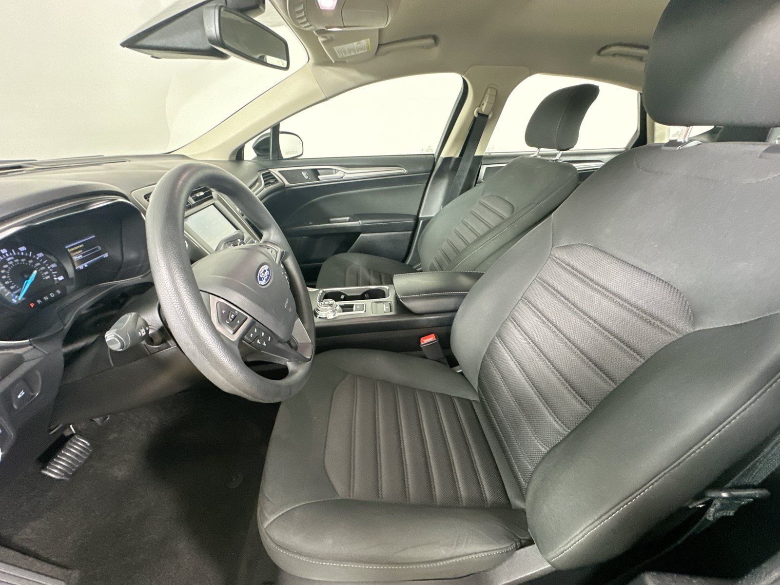 Used 2019 Ford Fusion SE FWD image 33