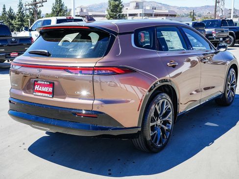 New 2025 Toyota Crown Signia Limited image 2