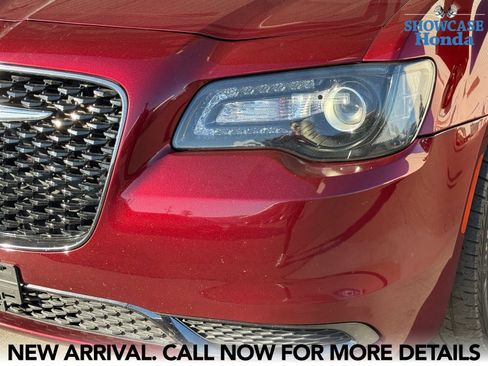 Used 2020 Chrysler 300 Touring w/ Sport Appearance Package image 9