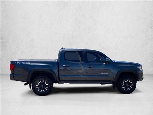 Used 2019 Toyota Tacoma TRD Off-Road AWD/4WD image 4