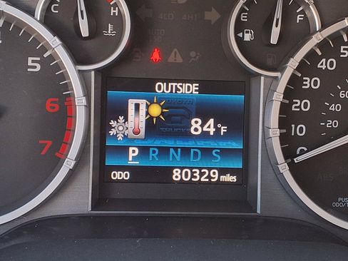 Used 2014 Toyota Tundra SR5 w/ SR5 Upgrade Package RWD image 20
